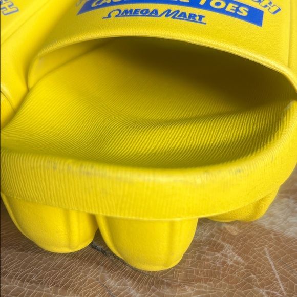 Meow Wolf Omega Mart Cage Free Toes Mens Womens Slides - Marked Men’s Size 6 - Picture 16 of 16